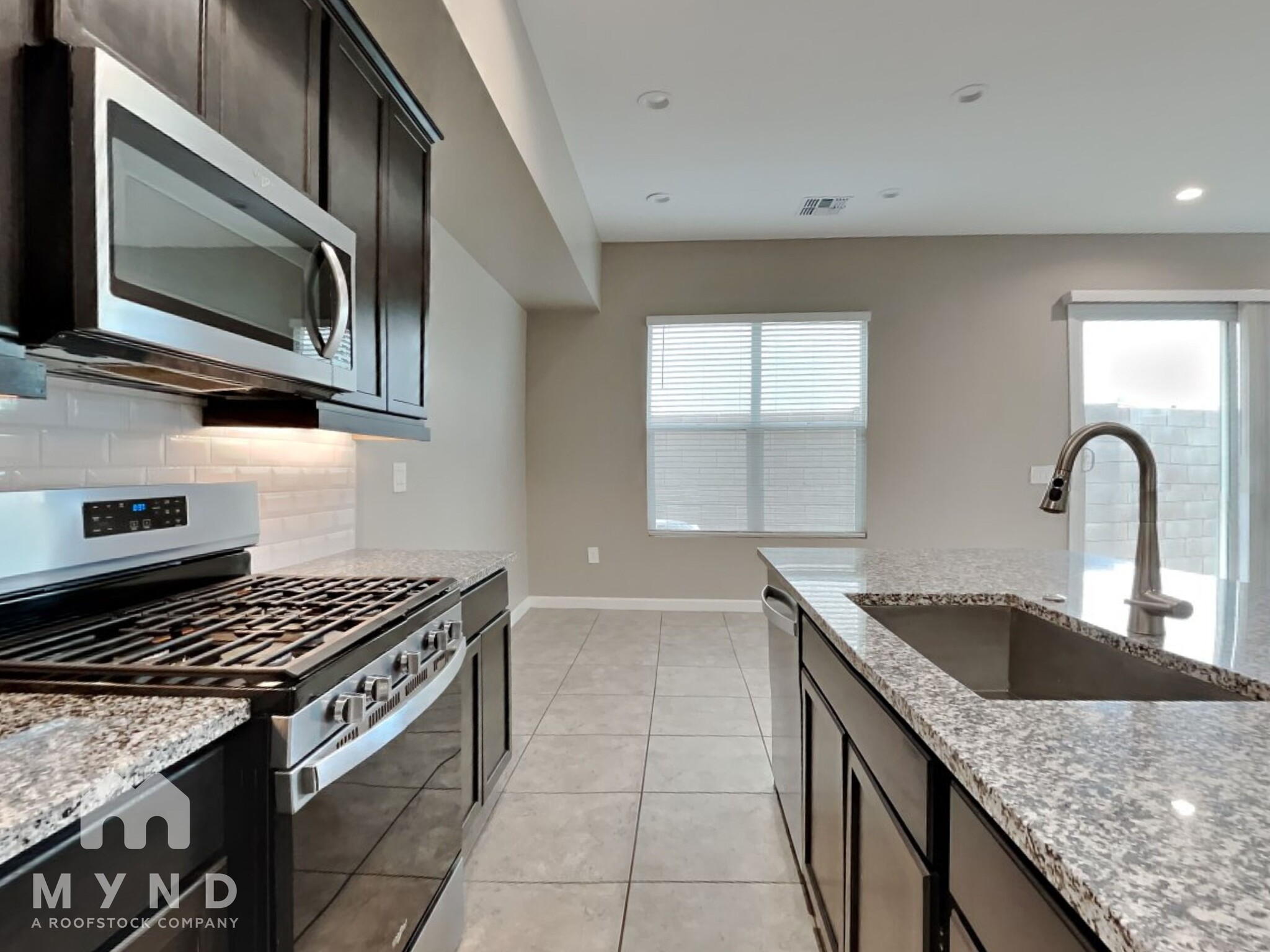 Building Photo - 4839 E Village Dr