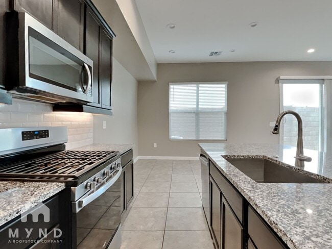 Building Photo - 4839 E Village Dr