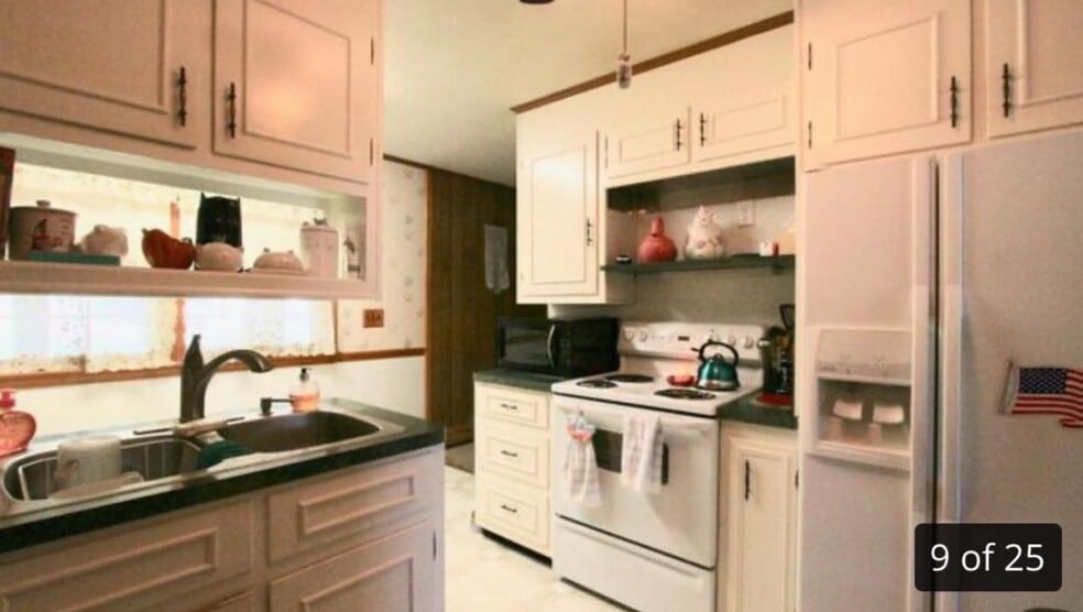 Building Photo - 122 Collins Ave