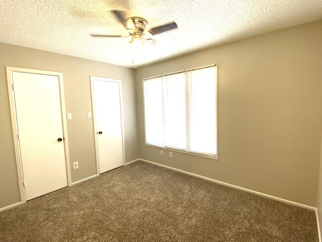 Building Photo - 9818 Jordan Ave