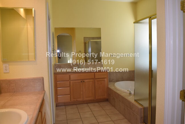 Building Photo - Rare Opportunity - Beautiful Saratoga Gate...