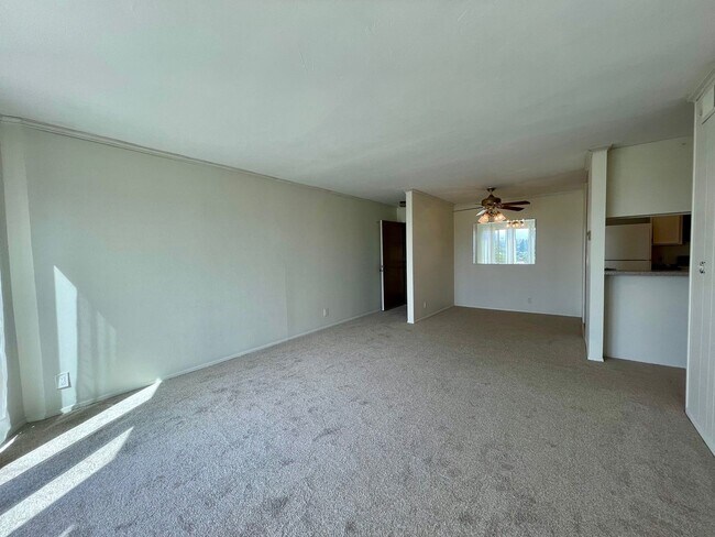 Building Photo - Beautiful One Bedroom One Bathroom Plus Den in La Mesa!