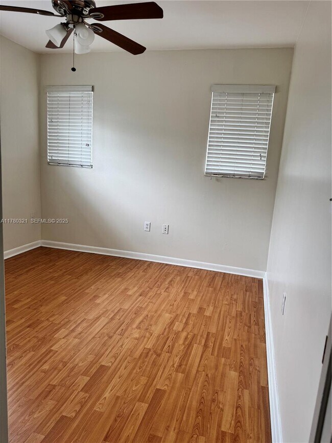 Building Photo - 2050 NE 140th St