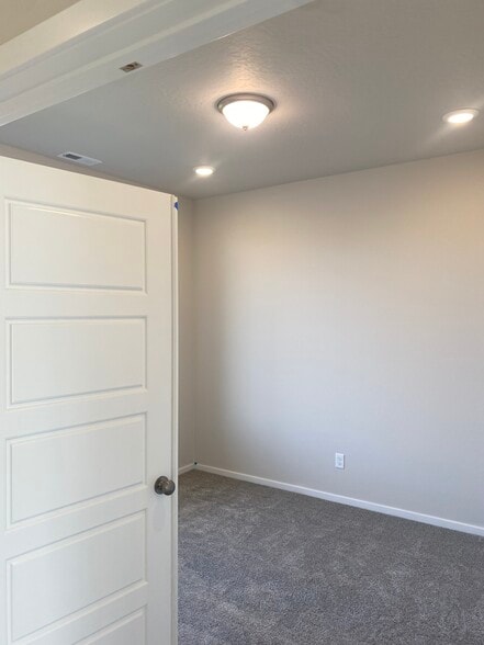 Building Photo - 2896 N Barton Loop