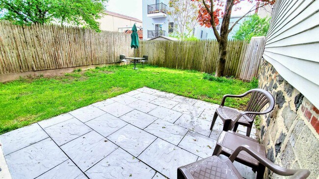 Building Photo - 259 Griffith St