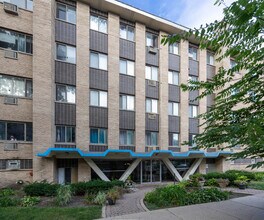 Building Photo - 6250 N Kenmore Ave