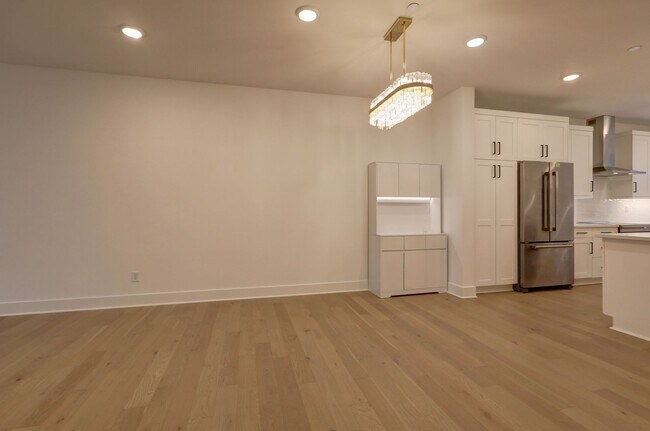 Building Photo - Live Where Style Meets Convenience – 2BR Townhome + Garage