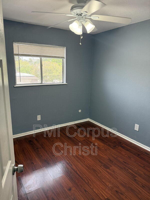 Building Photo - 5001 Meandering Ln