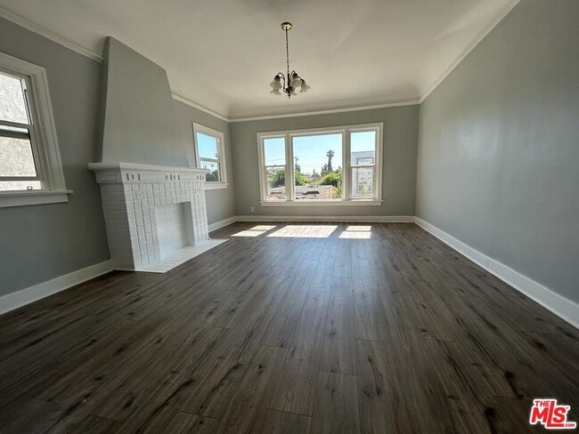 Building Photo - 759 1/2 N Ridgewood Pl