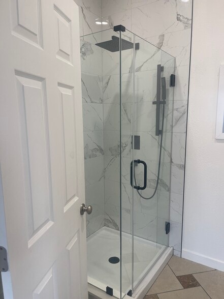 Walk-in Shower - 704 S Soto St