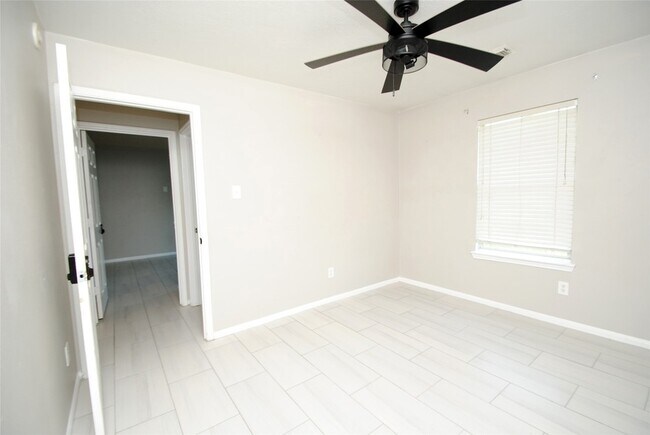 Building Photo - 5910 Sugar Field Ln