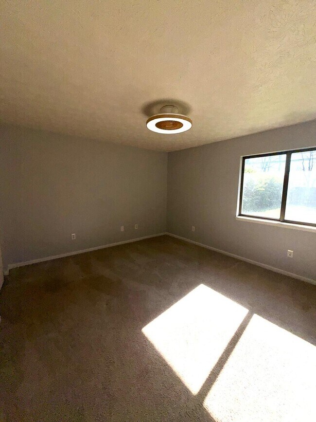 Building Photo - 3416 Woodspring Dr