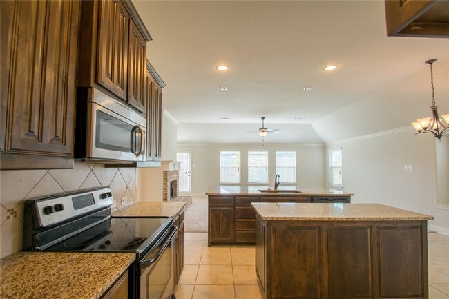 Building Photo - 733 Poncho Ln