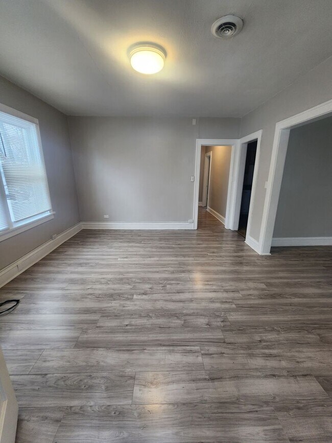 Building Photo - Two Bedroom in the heart of Old Brooklyn