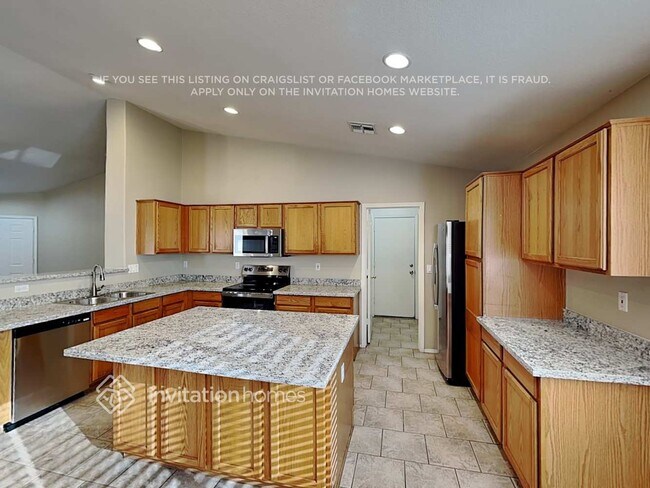 Building Photo - 15873 W Tara Ln