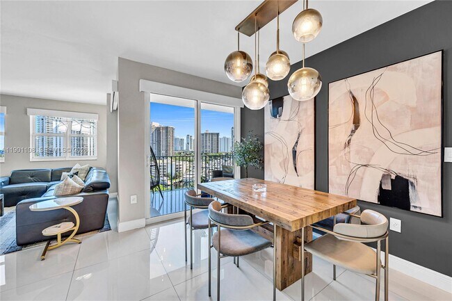 Building Photo - 19900 E Country Club Dr