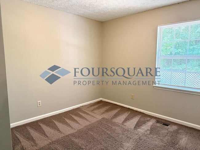 Building Photo - Spacious 4-Bed / 3-Bath Single-Family Home with Sunroom, Fenced Yard. Convenient to Southeast Ral...
