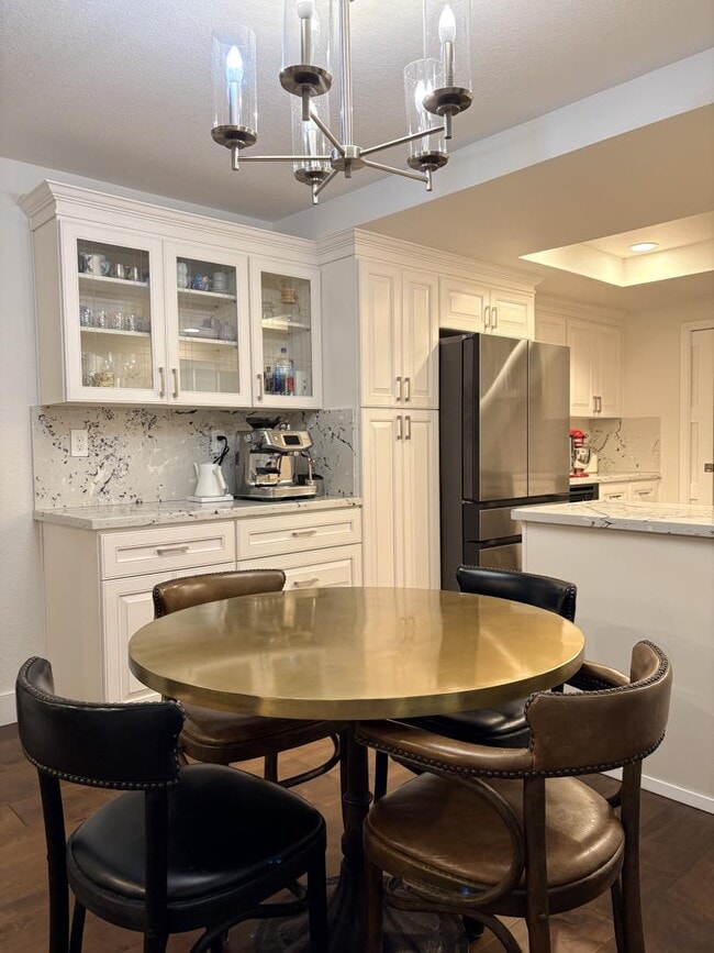 Building Photo - 1204 Lubich Dr