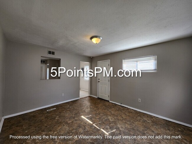 Building Photo - 4424 E 158th St