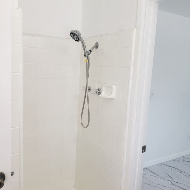 Building Photo - 6363 Carlo Dr