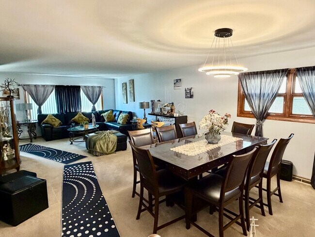 Building Photo - 1895 Birch St