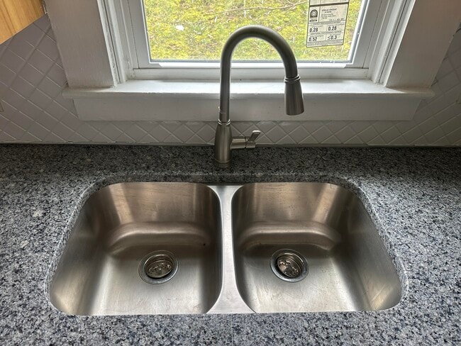 Building Photo - 302 Clay St