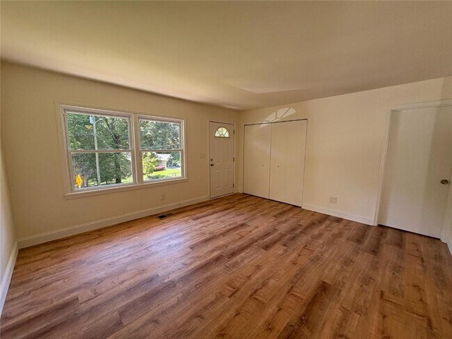 Building Photo - 122 Kenimer Cir
