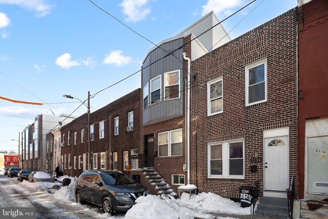 Building Photo - 2122 Sears St