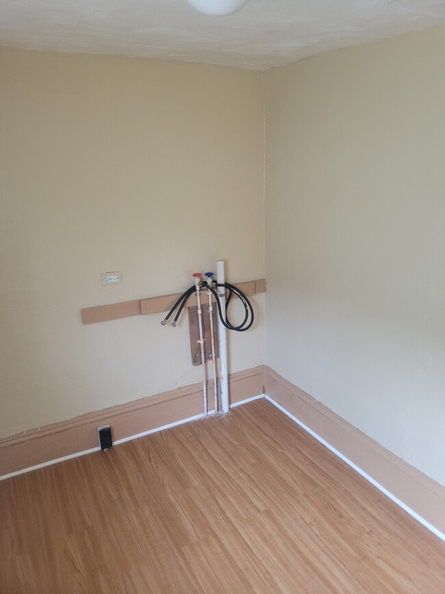 Building Photo - 3619 E 55th St