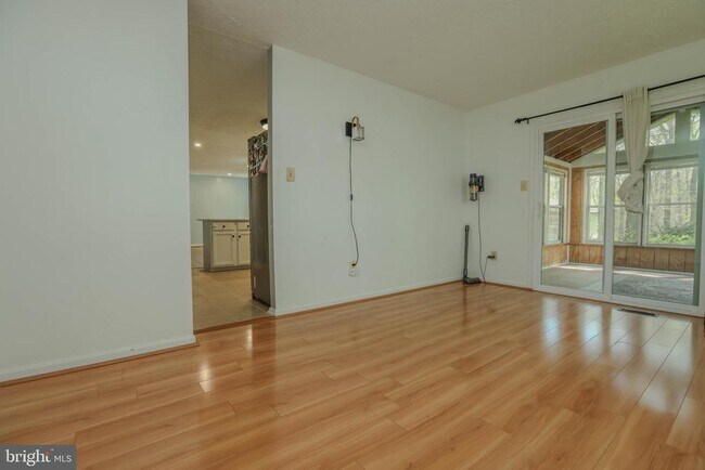 Building Photo - 359 Point to Point Rd