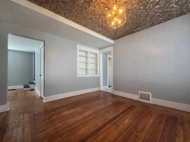 Building Photo - Updated 4-Bedroom, 2-Bath Home in Benton Harbor