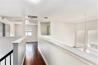Building Photo - 2635 Lakehills St