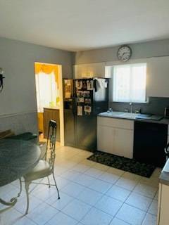 Building Photo - 2 Pleasantville Dr