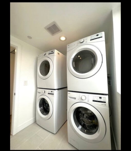 Building Photo - 1543 W 37th Pl