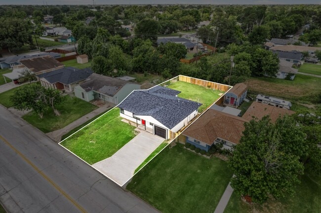 Building Photo - 404 Glenmore Dr