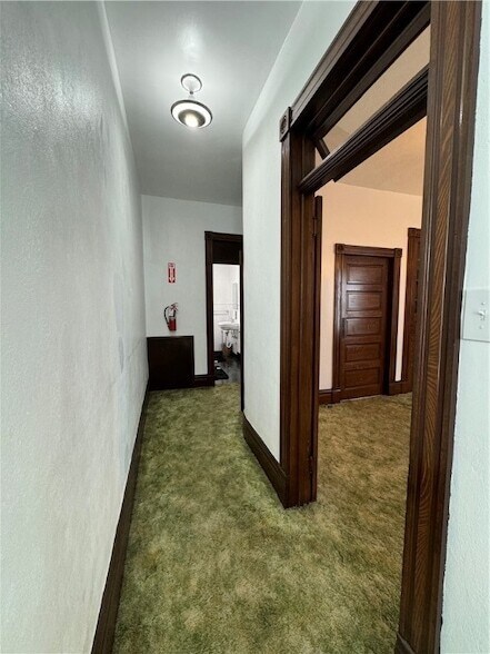 Building Photo - 407 Fallowfield Ave