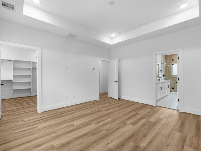 Building Photo - 4802 Elysian St