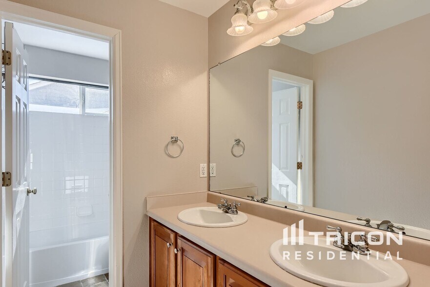 Building Photo - 8403 Briar Trace Dr