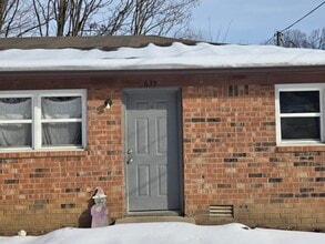 Building Photo - 635 Graham Dr