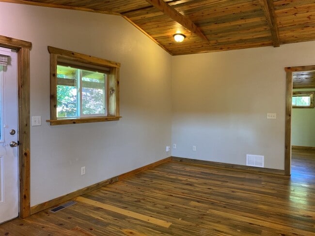 Building Photo - Updated Old Town 3 Bed 2 Bath Home w/ fenced yard and 1 car garage