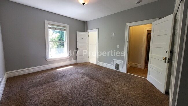 Building Photo - Beautiful Vintage 3 BD | 2.5 BA Home - Nob...