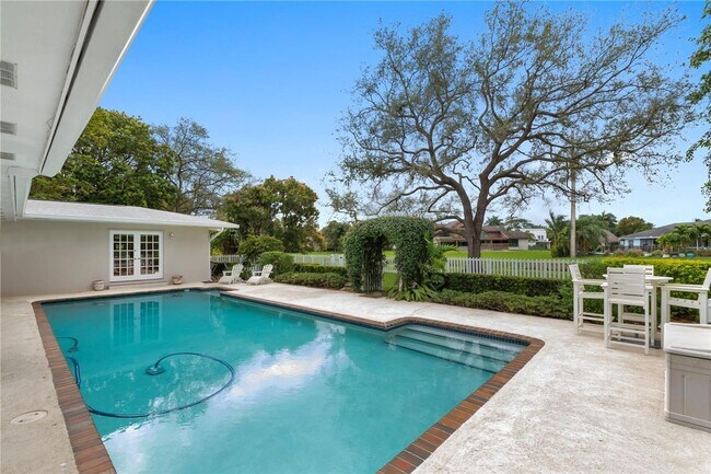 Building Photo - 16220 SW 88th Avenue Rd