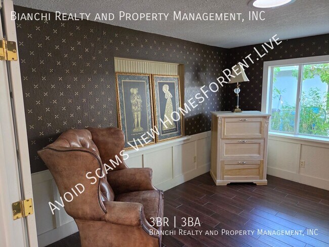 Building Photo - 1132 Ridge Dr