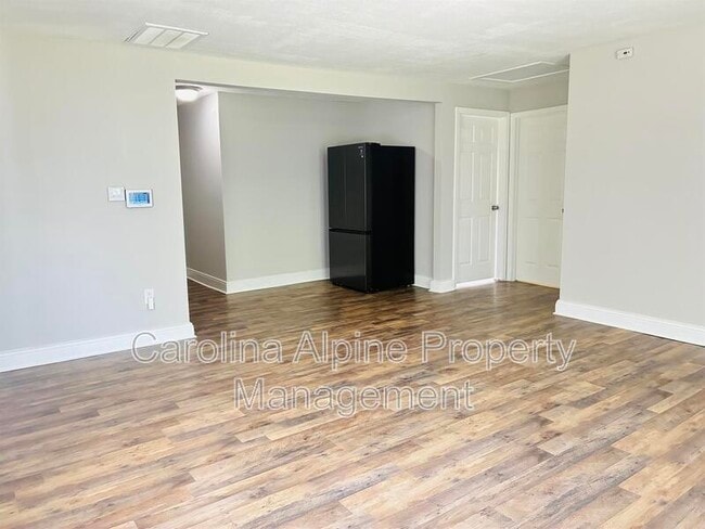 Building Photo - 113 Bingo Ln