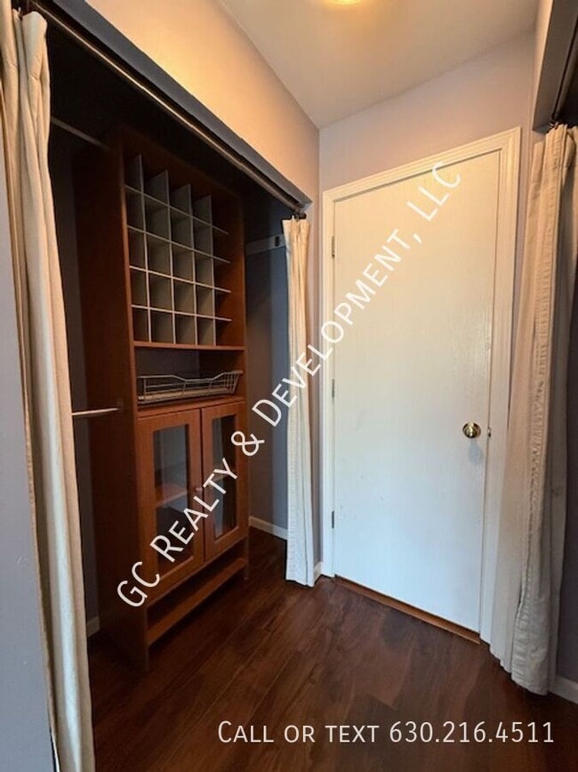 Building Photo - 308 Windsor-Unit A