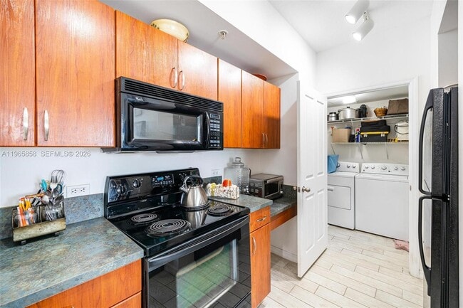 Building Photo - 9172 Collins Ave