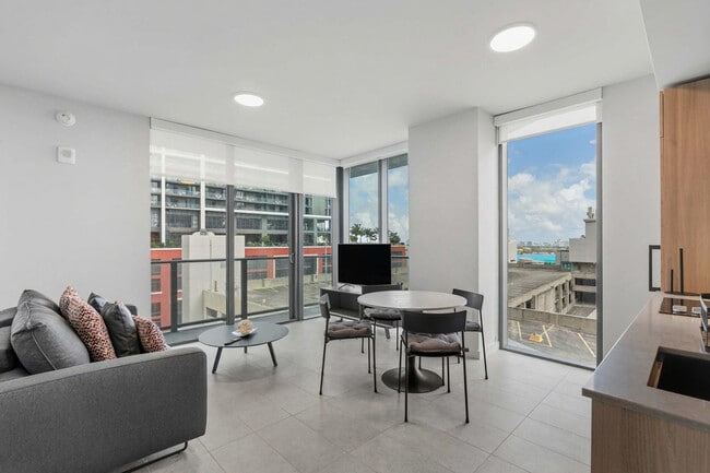 Building Photo - 121 NE 5th St