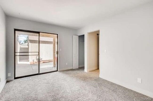 Building Photo - Beautifully Remodeled 3 bedroom Townhome in the Pinery.