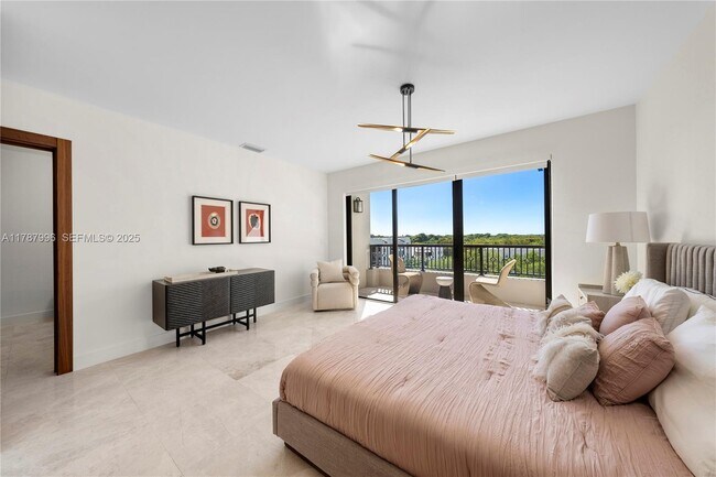 Building Photo - 701 Valencia Ave