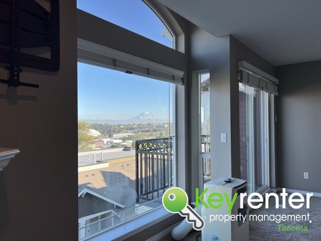 Building Photo - Luxury View Home in Gas Lamp Terrace, near...